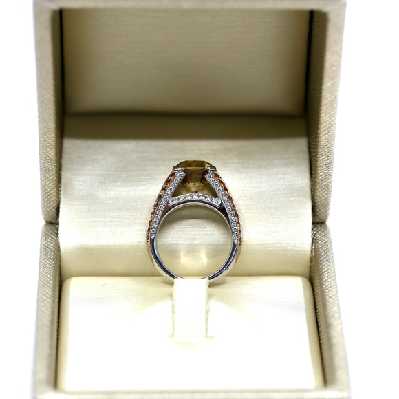 Harry Winston 5.76 Carat Diamond Engagement Ring - Picture 11 of 16